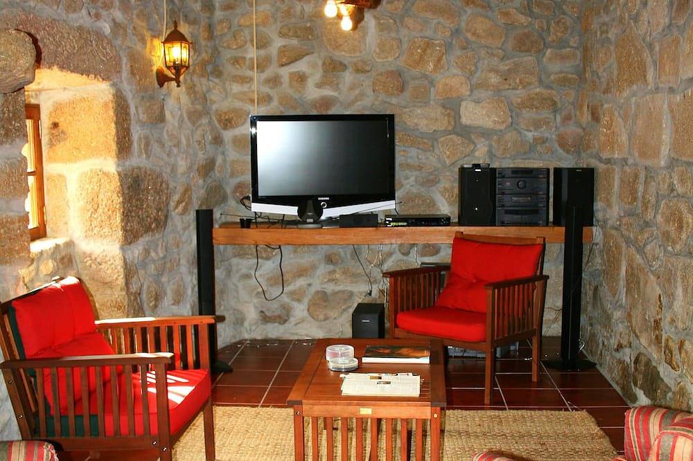 Casa da Rocha Casa de Estilo Rural Situada na Vila de Termas de Caldelas in Caldelas, Sequeiros e Paranhos, Braga District