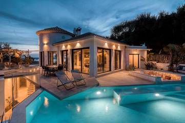 Villa pour 8 personnes, avec vue ainsi que jardin et piscine dans Le Lavandou