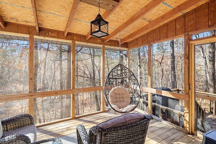 Log cabin for 6 people, with hot tub and balcony as well as pool, with pets in Lake Lure