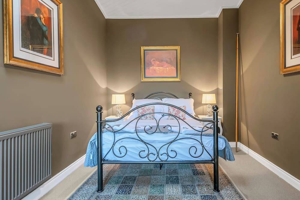 Pools Cottage 4 - The Winery Room in Warwickshire