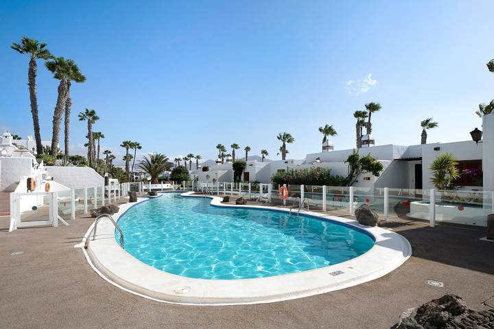 Ganze Wohnung, Ferienwohnung 'Puerto Chico U' mit Gemeinschaftspool, privater Terrasse und WLAN in Playa Blanca, Yaiza