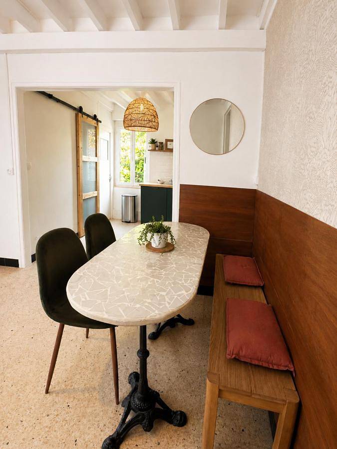 Appartement entier, Two-Bedroom Apartment in Le Vaudreuil, Région de Les Andelys