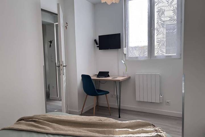 Entire apartment, Le Colibri - 1 bedroom - Terrace in Châtel-Guyon, Volcans d'Auvergne Regional Nature Park