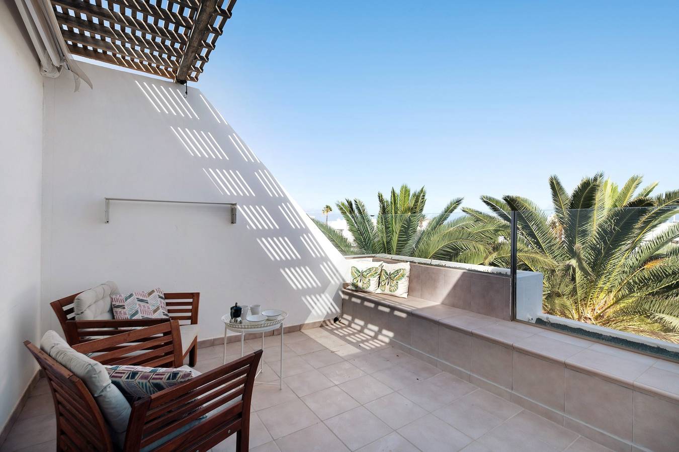 Entire apartment, Vacation Apartment 'Los Molinos 4306' with Sea View, Private Pool and Wi-Fi in Playa Bastián, Teguise