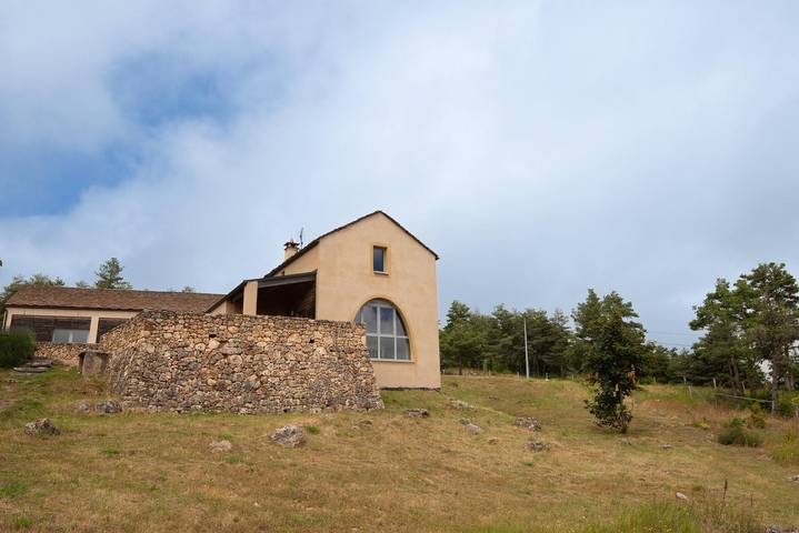 Gîte pour 10 personnes, avec Terrasse ainsi que Jardin et Vue
