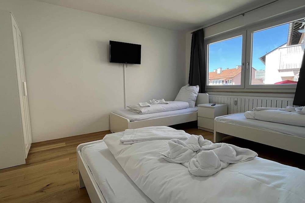 Ganze Wohnung, Moderne Monteurwohnung mit Balkon in Schwandorf, Ostbayern