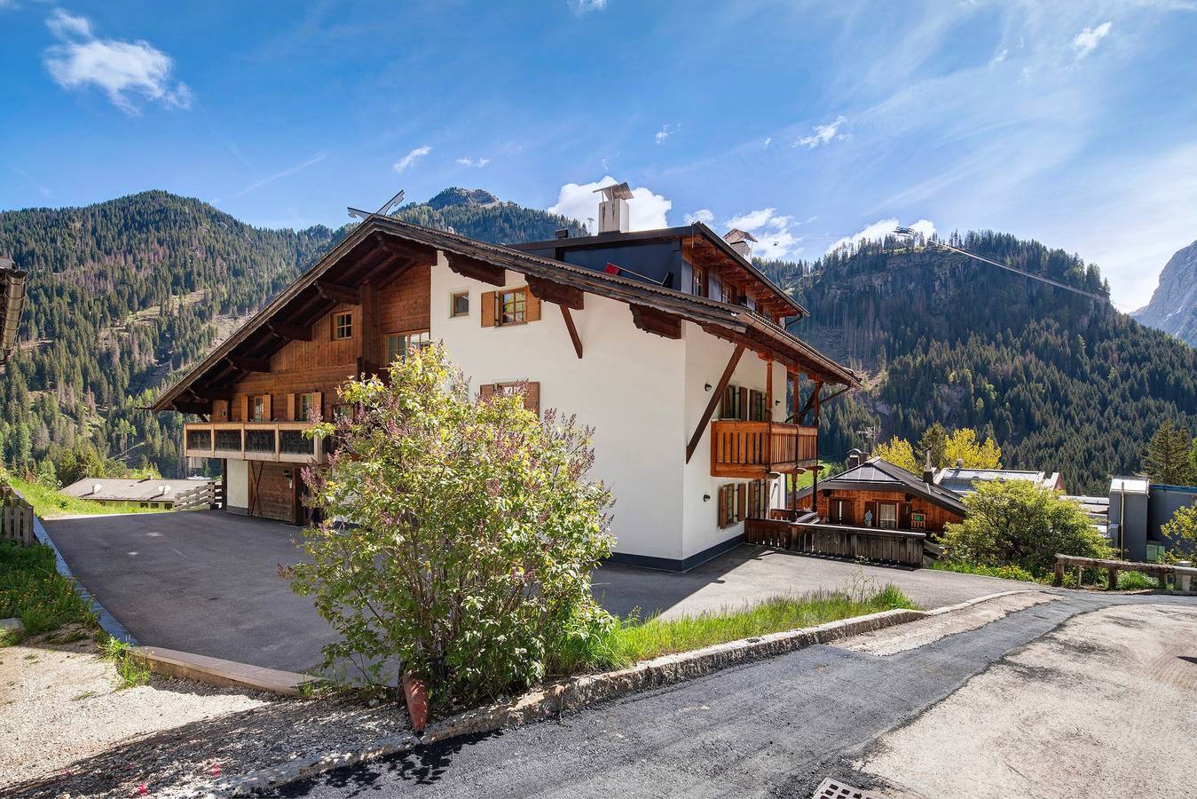 Appartamento intero, Appartamento 'Camilla - Mansarda' con vista sulle montagne e balcone in Alba (Canazei), Canazei
