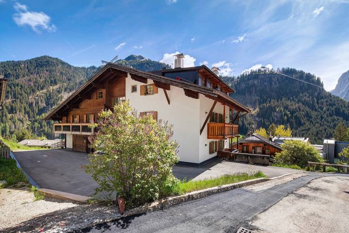Geheel appartement, Appartement 'Camilla - Mansarda' met Uitzicht op de Bergen en Balkon in Alba (Canazei), Canazei