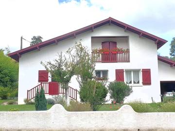 Cottage pour 8 personnes, avec jardin, animaux acceptés à Briscous
