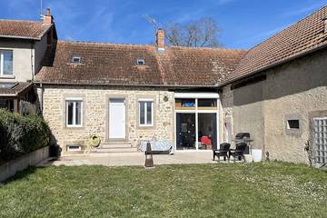 Gîte pour 6 personnes, avec jardin à Lapeyrouse