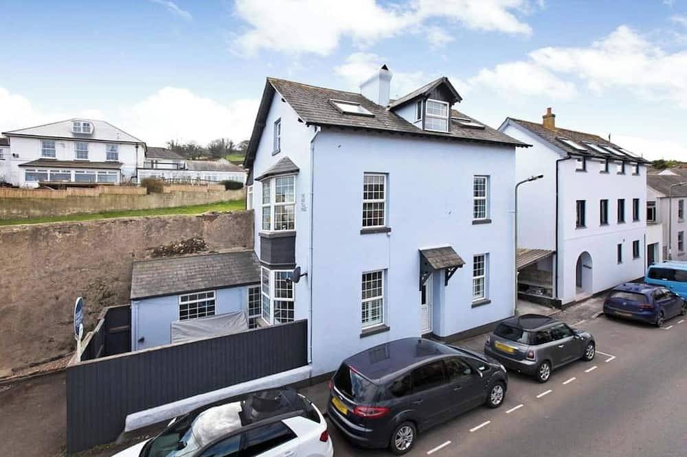 Ideal for families and pet owners, parking space and 5 minutes walk to the beach in Shaldon, Devon