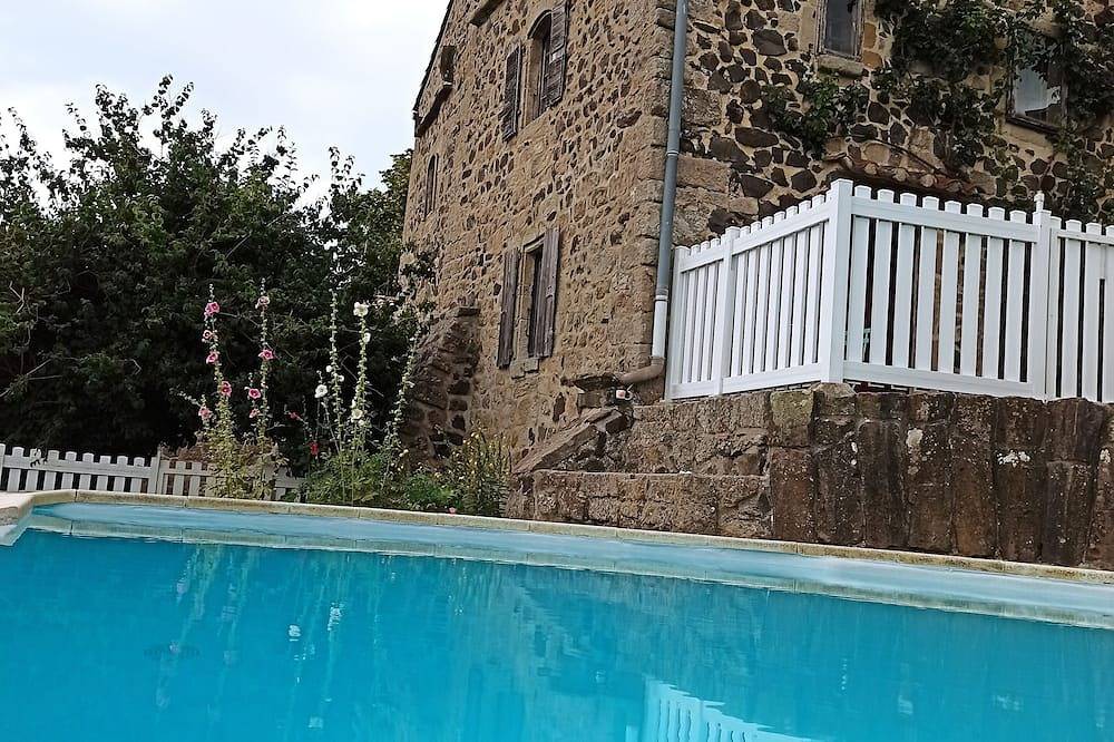 Grande suite pour 2 à 4 personnes. in Pourchères, Parc naturel régional des Monts d'Ardèche