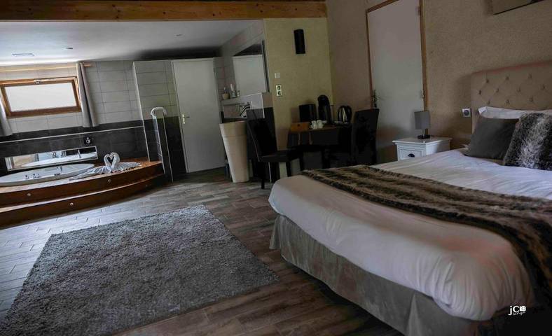 Maison d’hôte pour 2 personnes, avec Terrasse et Jacuzzi ainsi que Jardin et Vue