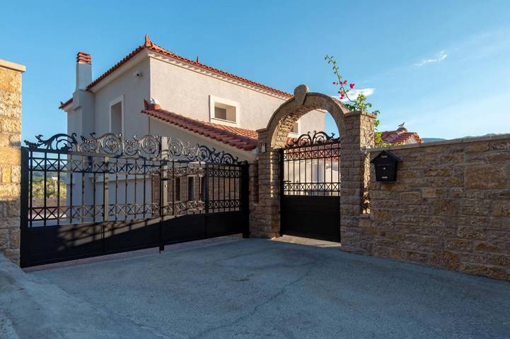 Villa for 9 people, with view and balcony in Samos