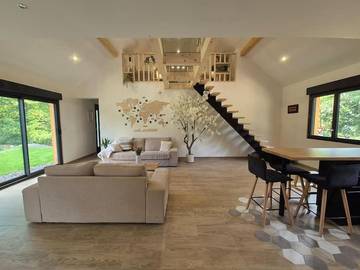 Gîte pour 6 personnes, avec jardin à Ceyssat