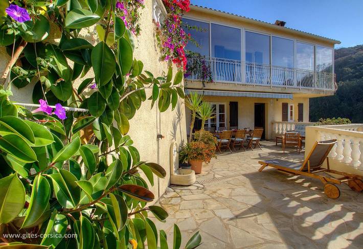 Gîte pour 8 personnes, avec Terrasse et Vue dans Sagone