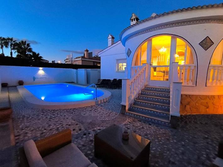 Casa rural para 6 personas, con jardín además de piscina y vistas en Rojales