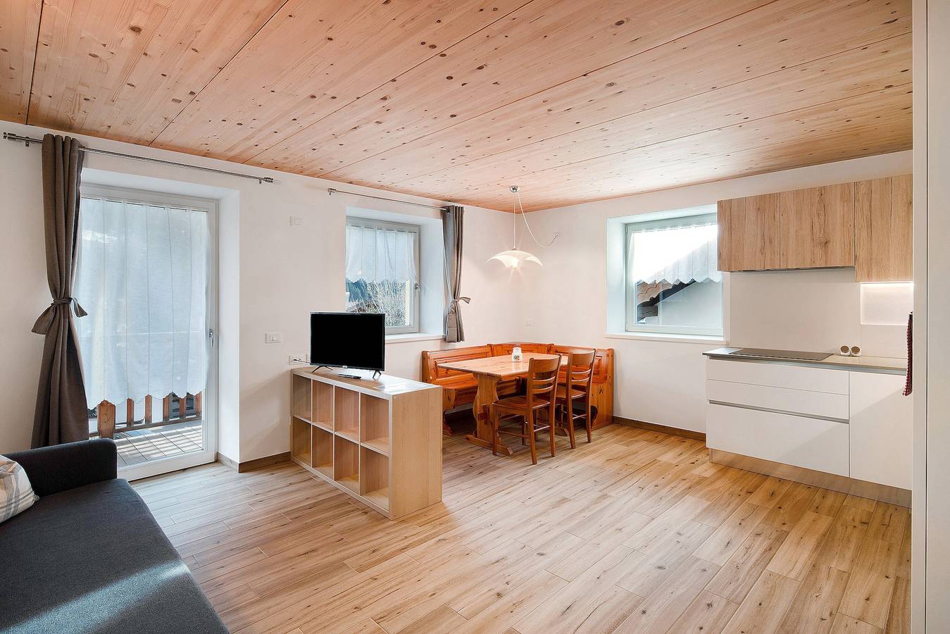 Apartamento entero, Apartamento 'Vittoria' con vistas a la montaña, balcón y Wi-Fi in Pozza di Fassa, San Giovanni di Fassa