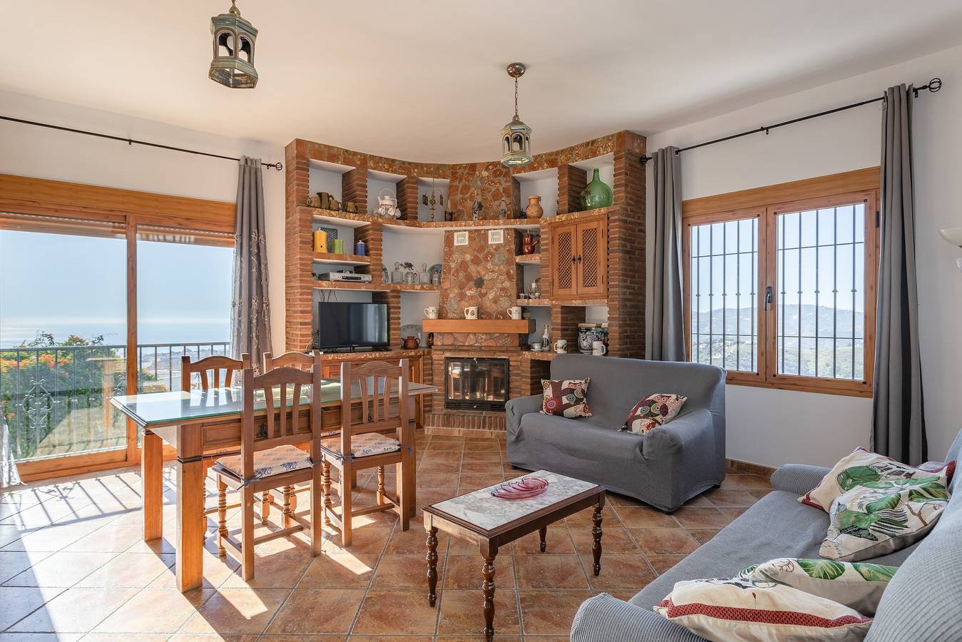 Ferienhaus "Casa Rural Villena" mit Meerblick, Wlan, Pool & Terrasse in Frigiliana Road, Frigiliana