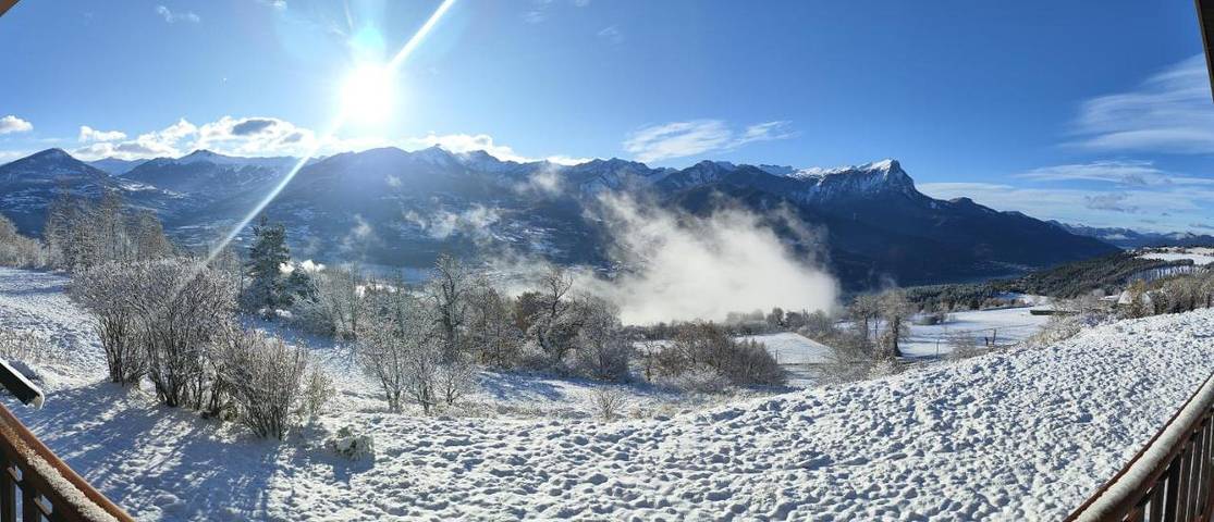 Gîte pour 4 personnes, avec jardin ainsi que vue et vue sur le lac, animaux acceptés à Puy-Sanières - 2