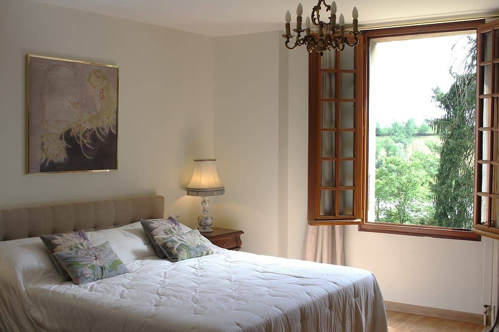 Charming vacation rental at Château d'Enval—quiet and close to downtown in Brive-la-Gaillarde, Brive-la-Gaillarde region