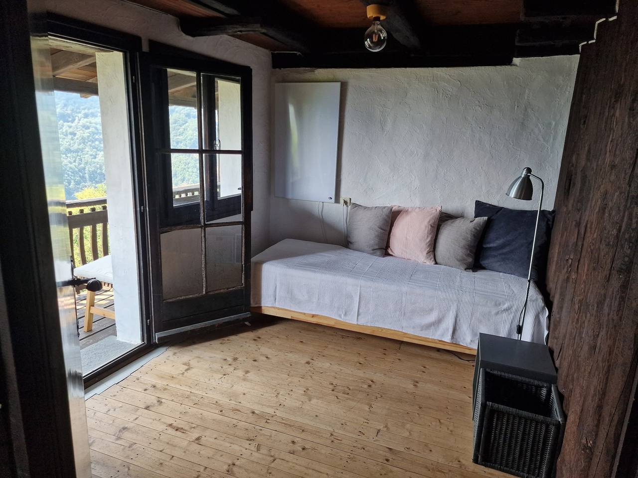Casa Grande Holiday Home with Private Garden, Balcony, and Wi-Fi in Falmenta, Valle Cannobina