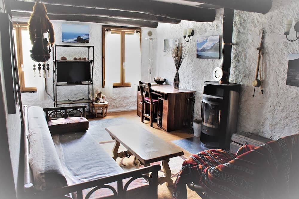 Apartamento entero, Top casa tranquila frente a los picos de la Mercantour, en parte, a excepción in Roquebillière, Nizza Region