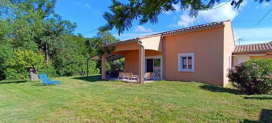 Gîte pour 8 personnes, avec jardin et vue à Lézan