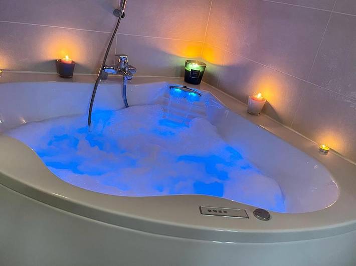 Gîte pour 5 personnes, avec jacuzzi ainsi que piscine et jardin dans Plage La Badine - 4