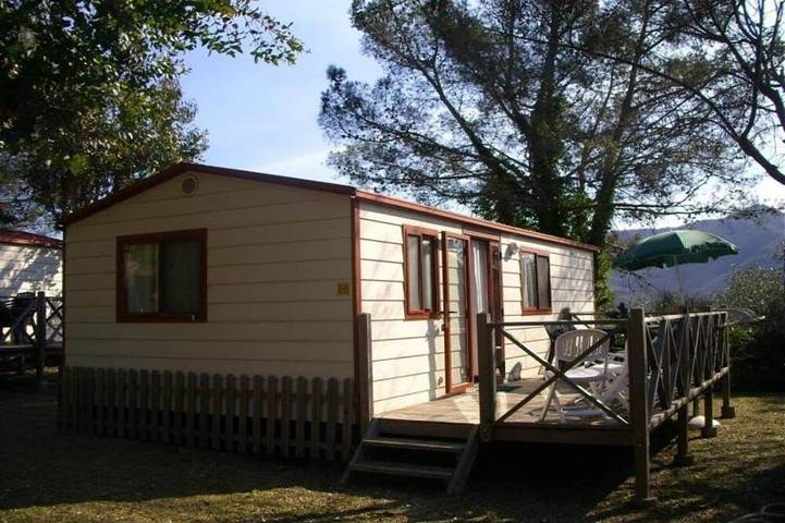 Ferienhaus für 4 Personen, mit Terrasse und Sauna sowie Pool, mit Haustier