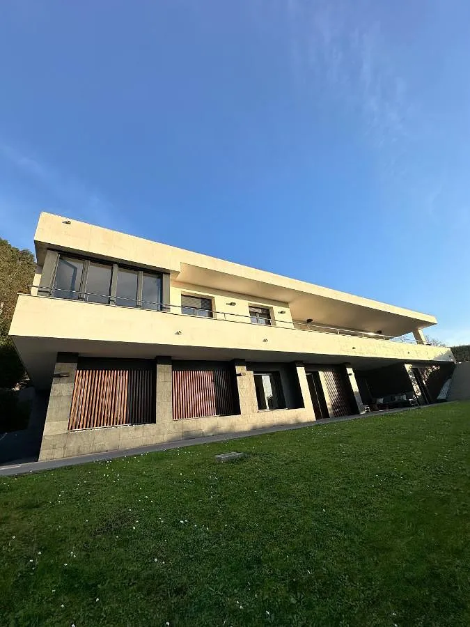 Casa de vacaciones para 16 personas, con vistas además de piscina y jardín - 1