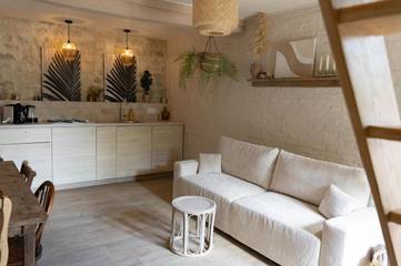 Gîte pour 5 personnes, avec sauna ainsi que jacuzzi et jardin, adapté aux familles à Graignes-Mesnil-Angot