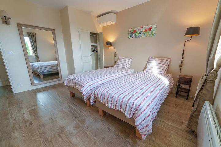 Location de vacances pour 8 personnes, avec terrasse et jardin à Tourtour - 4