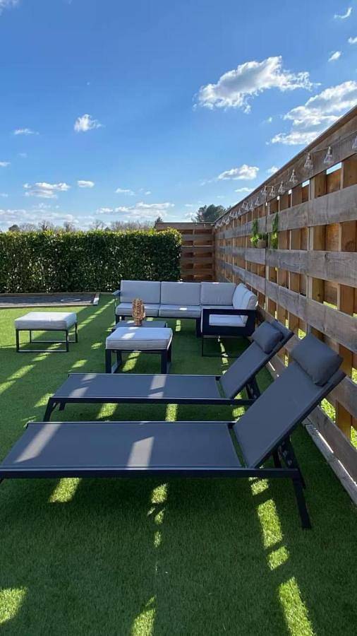 Chalet para 8 personas, con jardín además de piscina y terraza - 1