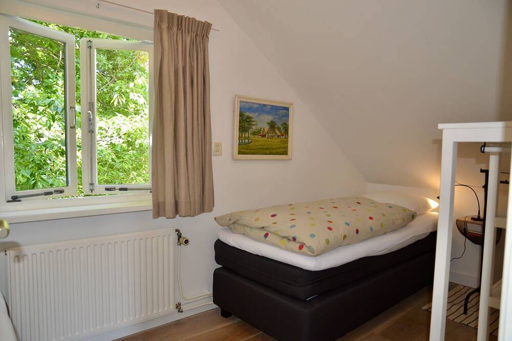 Bergen: hübsches Ferienhaus mit Veranda und umzäunten Garten in schöner Lage in Bergen (Nordholland), Noord-Holland - Nordseeküste