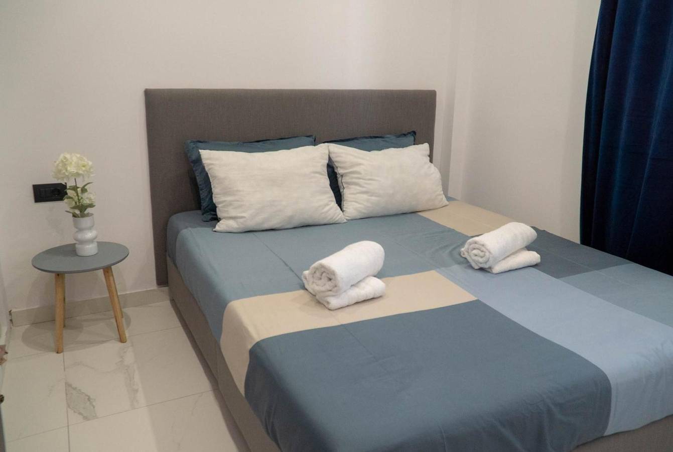 Ganze Wohnung, Apartment „Doppelzimmer mit Bergblick“ mit Meerblick, Wlan und Klimaanlage in Rhodos Stadt, Rhodos