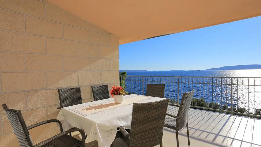 Apartament wakacyjny dla 6 osób, z taras w Okrug Donji