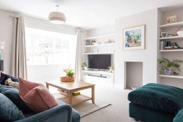 Holiday Rental for 12 People in Chichester, West Sussex, Photo 2