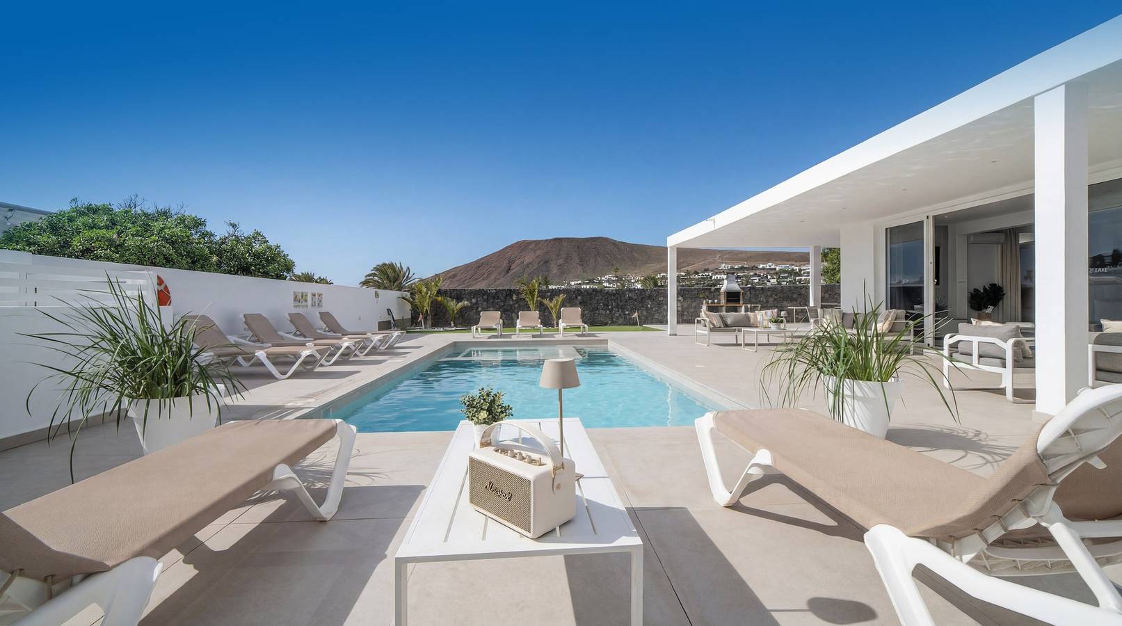 Villa Catherina – Luxuriöse 5-Schlafzimmer-Villa mit beheiztem Pool & Jacuzzi in Playa Blanca, Yaiza