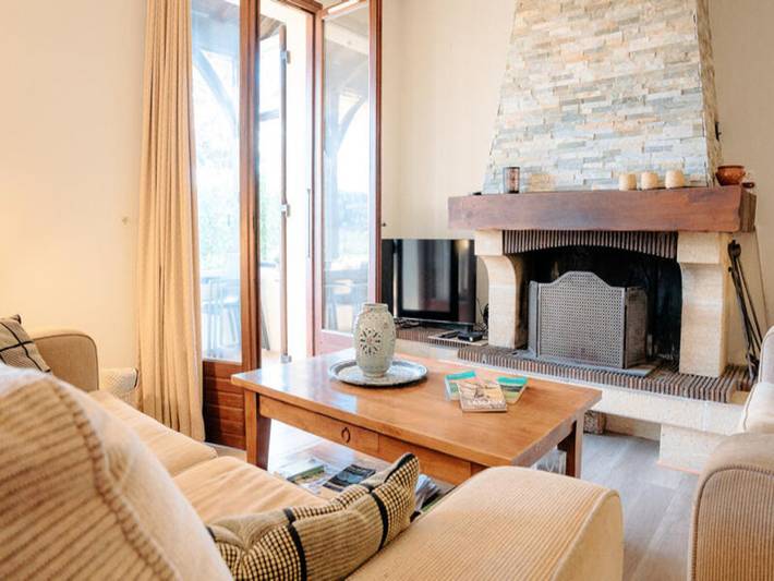 Gîte pour 8 personnes, avec jardin et piscine, animaux acceptés à Auriac-du-Périgord - 4