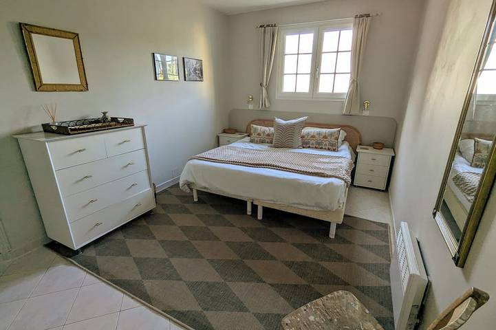 Location de vacances pour 10 personnes, avec jardin ainsi que piscine et balcon à Montouliers - 2