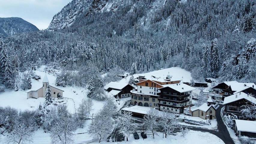Hôtel pour 3 personnes, avec jacuzzi et jardin ainsi que sauna et piscine