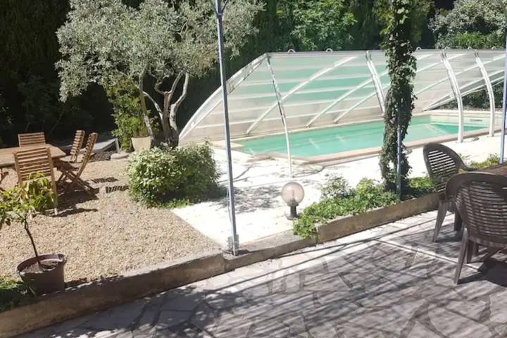 Location de vacances pour 8 personnes, avec Terrasse ainsi que Jardin et Piscine à L'Isle-sur-la-Sorgue - 2