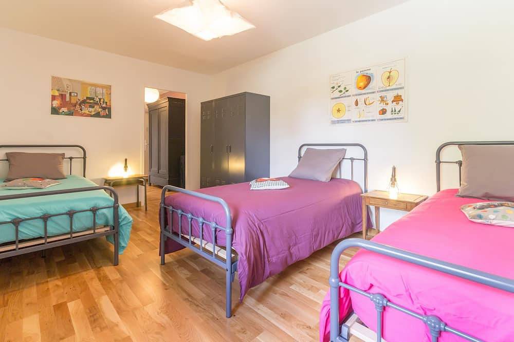 Gite Spacieux Ideal Famille Dans Village Tous Commerces, Proche De  Beaune, in Nolay, Région de Beaune