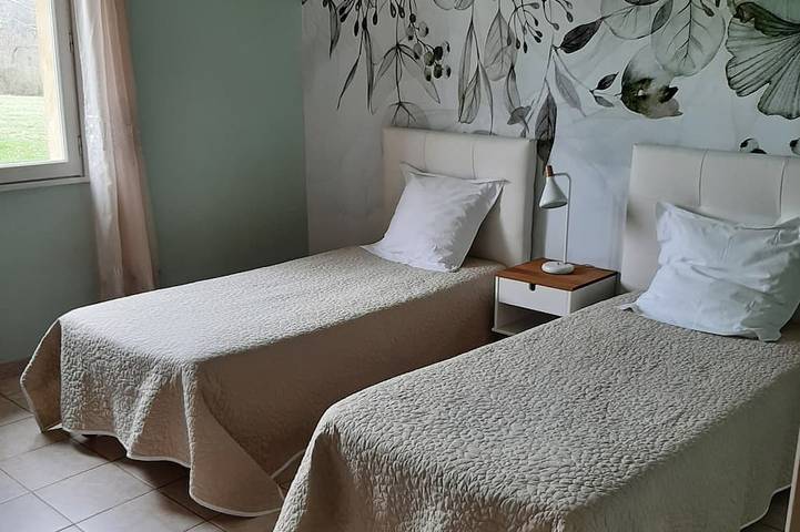 Gîte pour 5 personnes, avec piscine ainsi que jardin et terrasse à Salviac - 2