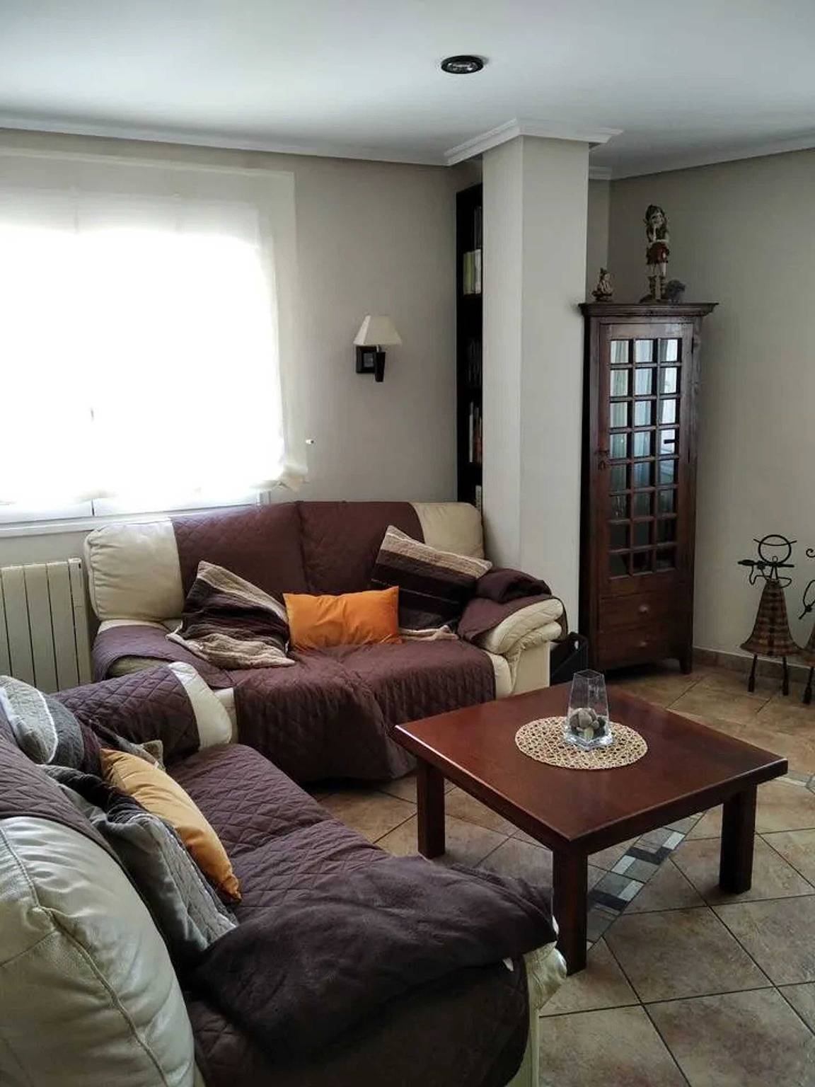 Appartement entier, Appartement spacieux à Bronchales - 90 m² - Animaux acceptés in Bronchales, Région de Teruel