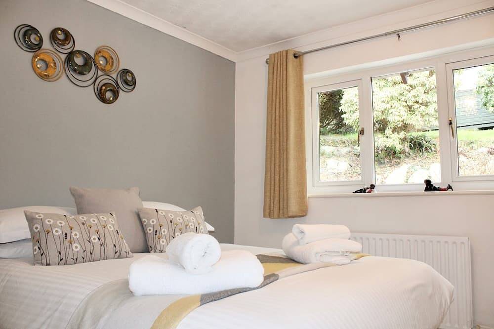 Perfect Location To Discover Cornwall Family Dog Friendly Bungalow in Bodmin in Bodmin, Cornwall