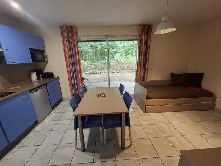 Gîte pour 4 personnes, avec jardin et piscine à Chaveignes - 2