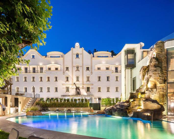 Hôtel pour 2 personnes, avec Terrasse et Jacuzzi ainsi que Jardin et Bassin pour enfant à Oliveira de Frades