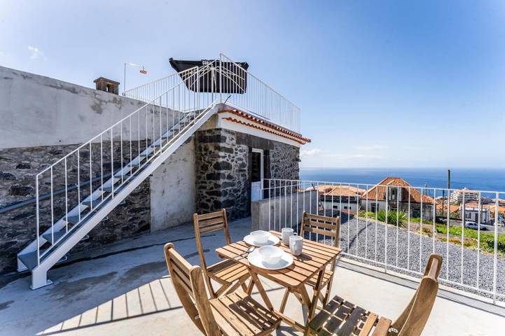 Apartamento para 4 personas, con vistas y balcón en Calheta